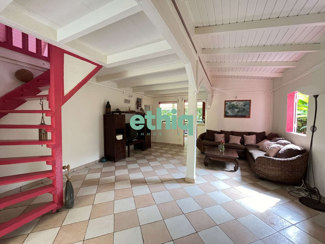 Maison à PETIT-BOURG