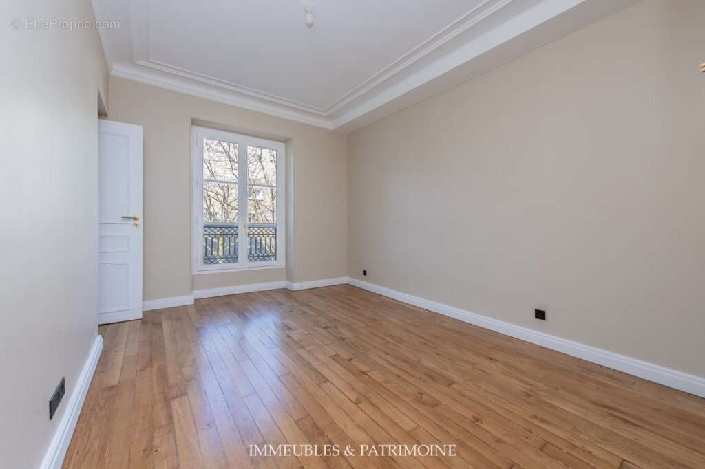 Appartement à PARIS-8E