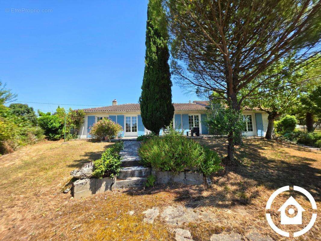 Maison à GENSAC-LA-PALLUE