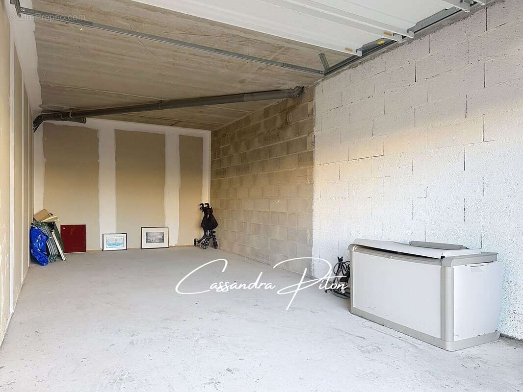 Parking à SAINTE-MARIE