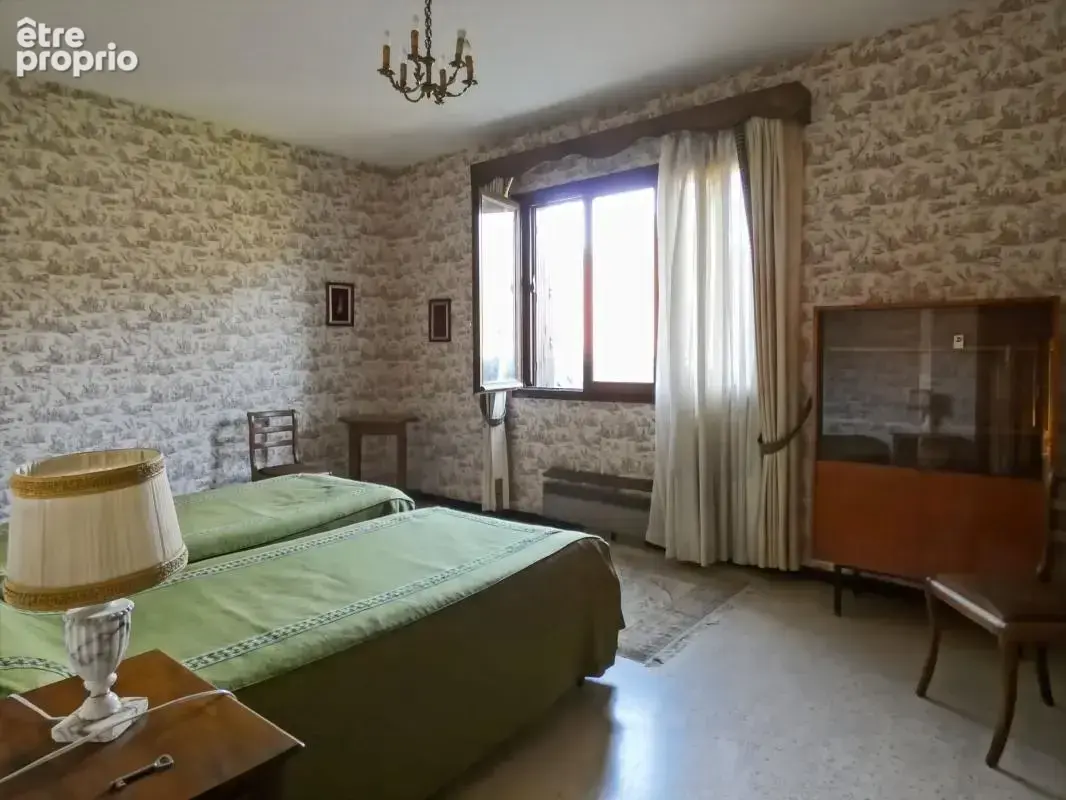 Volumes Généreux et Sérénité aux Portes de la Ville : 267m2 sur terrain de 1785 m2, idéale famille et activité professionnelle - photo 18