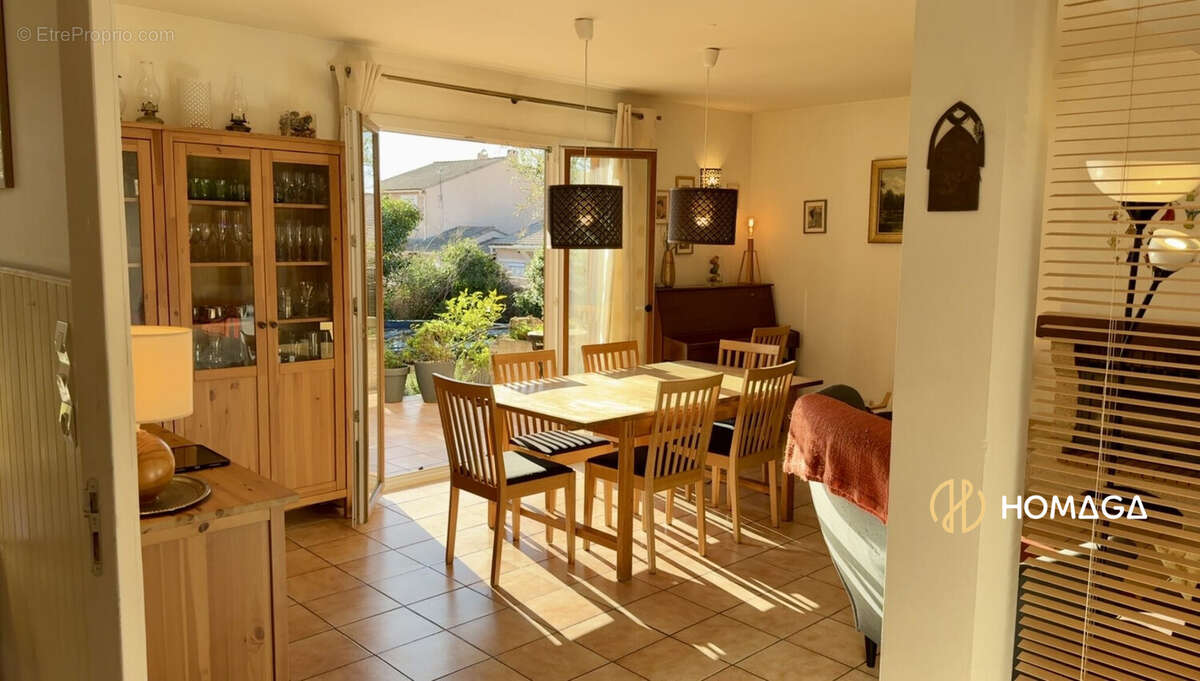 Salon / Salle à manger - Maison à VITROLLES