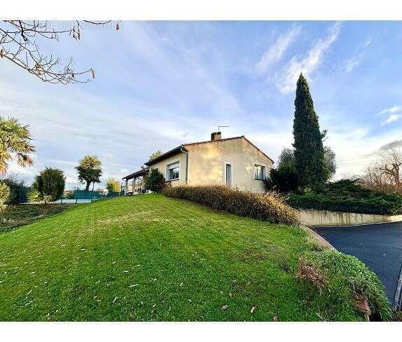 Maison à LA SALVETAT-SAINT-GILLES