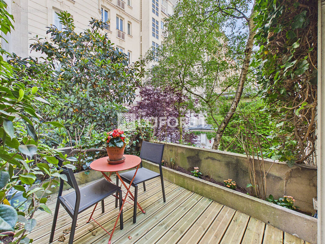 Appartement à PARIS-17E