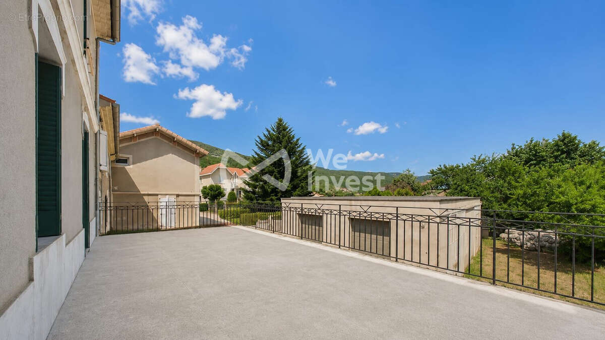 Maison 120 m² à Saint-Laurent-Du-Pape  - photo 2