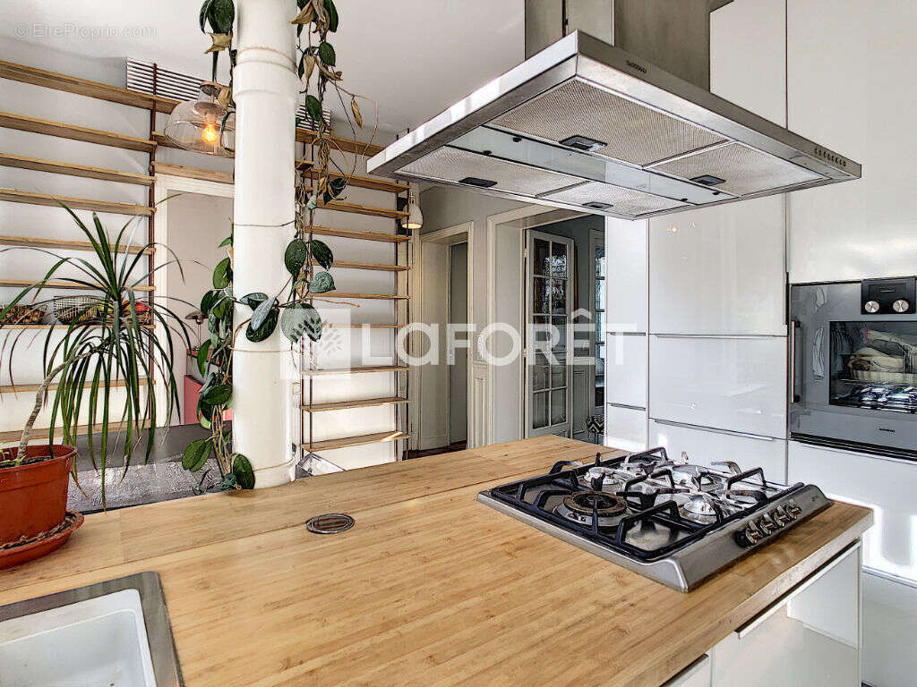 Appartement à COURBEVOIE
