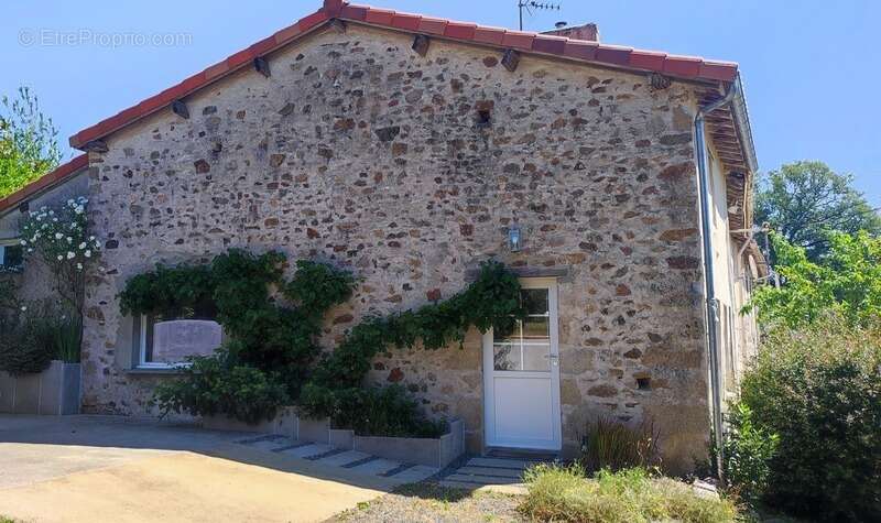 Maison à LA FORET-SUR-SEVRE