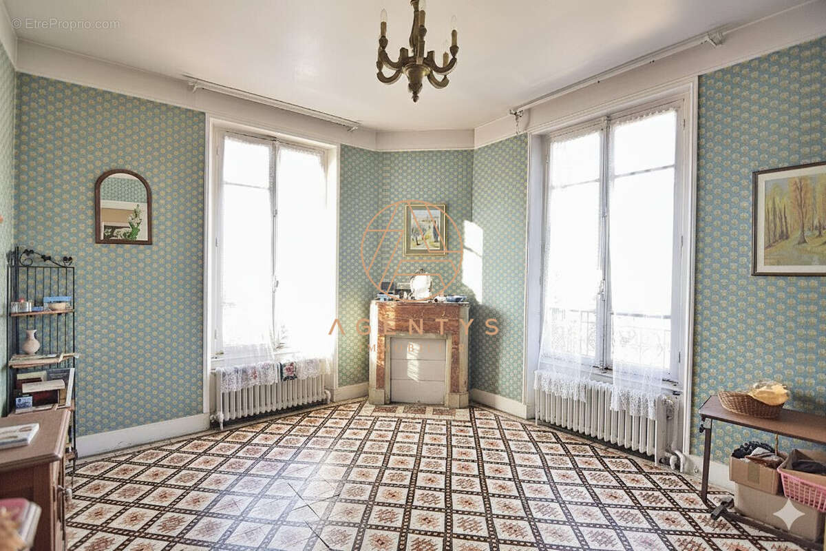 Maison à SAINT-MAUR-DES-FOSSES