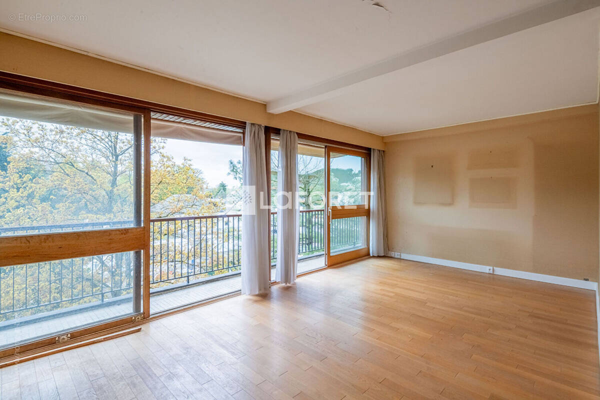 Appartement à LA CELLE-SAINT-CLOUD