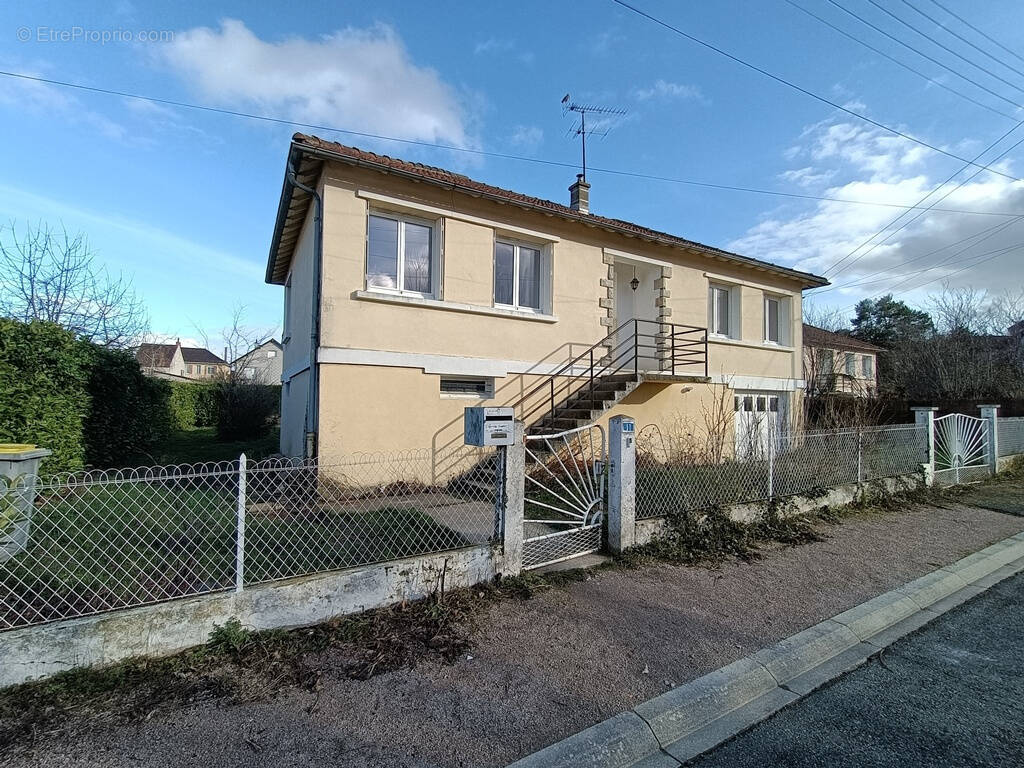 Maison à SAINT-POURCAIN-SUR-SIOULE