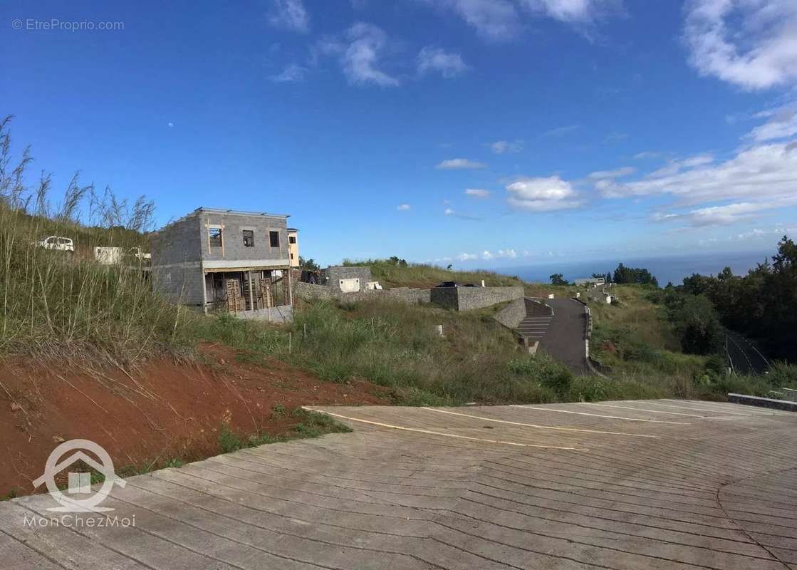 Terrain à LA POSSESSION