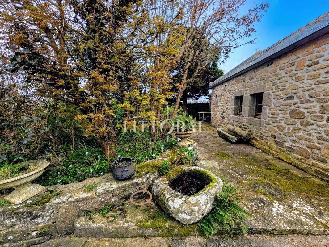 Maison à LAMPAUL-PLOUARZEL