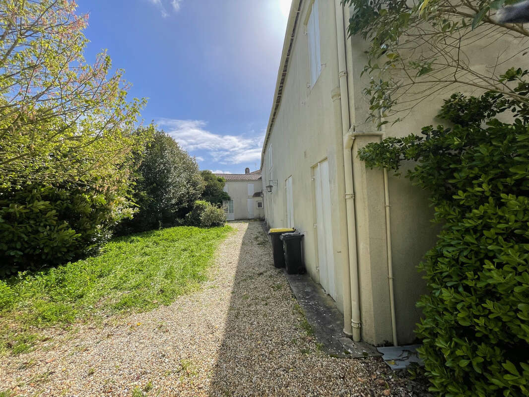 Maison à SAINT-SEURIN-DE-CADOURNE