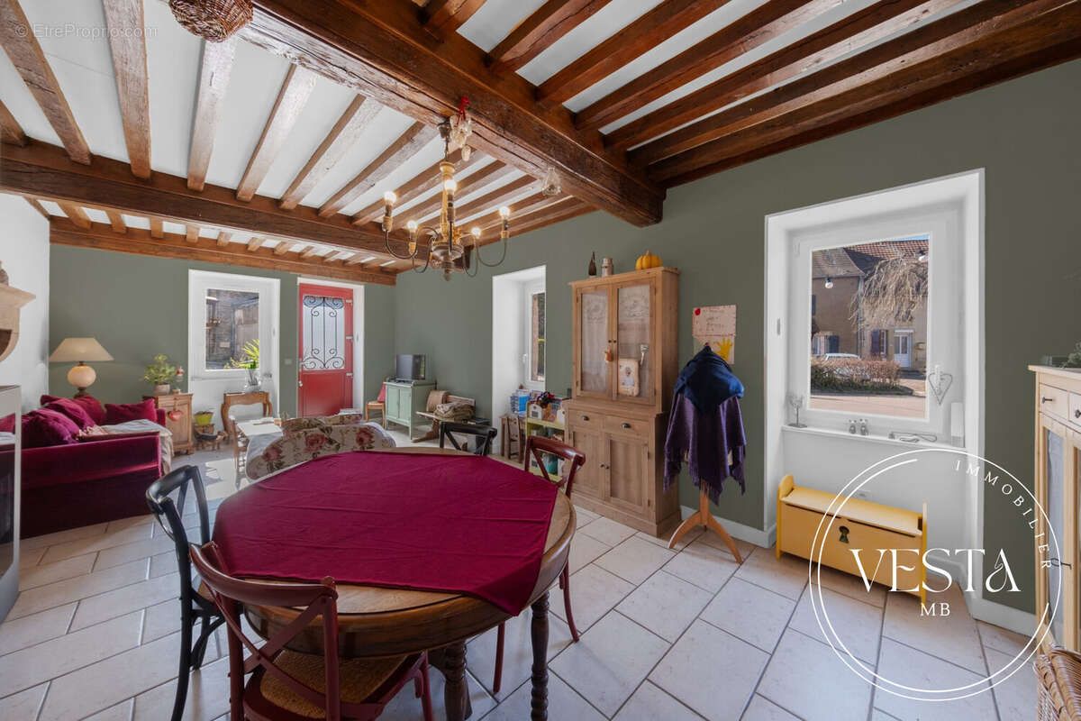 Maison à SOMBERNON