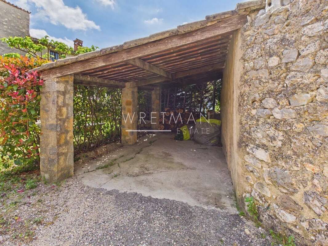 Maison à CHATEAUNEUF-GRASSE
