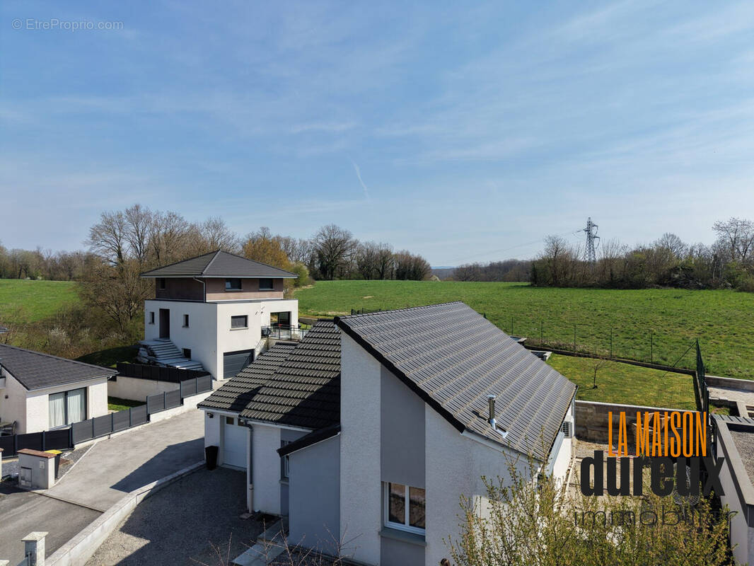 Maison à SERRE-LES-SAPINS