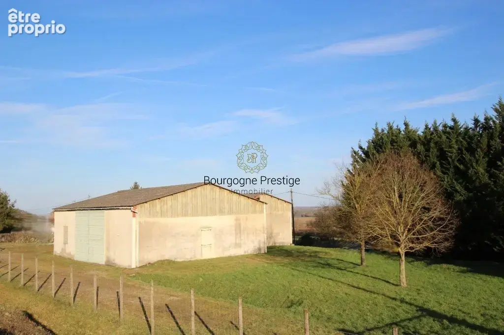 Sur l'axe principal de tournus, local d'activite de 527 m² sur un terrain de 2870 m² - photo 2