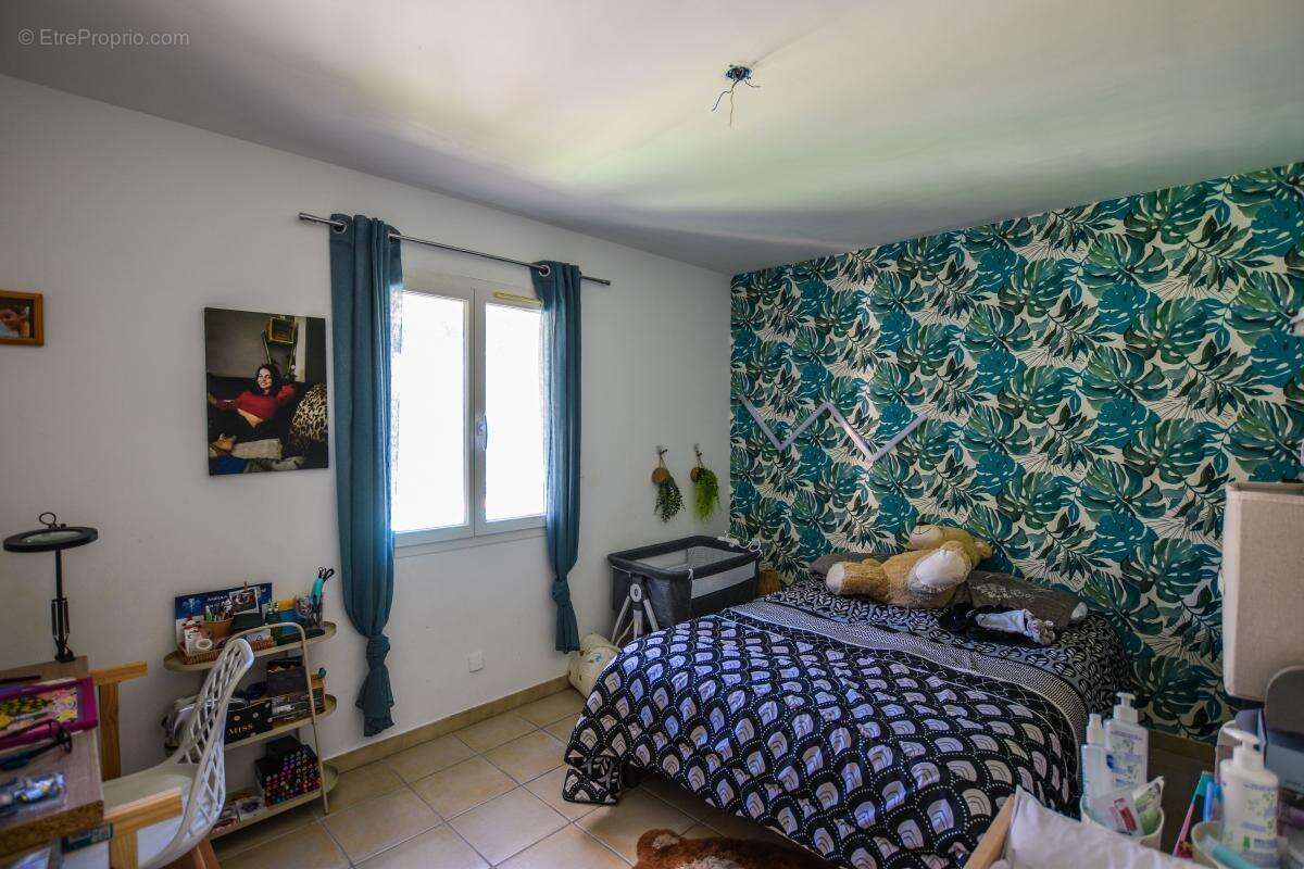 Maison à Vendre à Rochefort du Gard, 5 chambres, piscine - photo 11