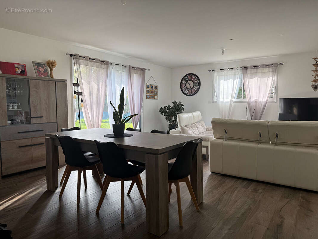 Maison à SAINT-LEONARD-DE-NOBLAT