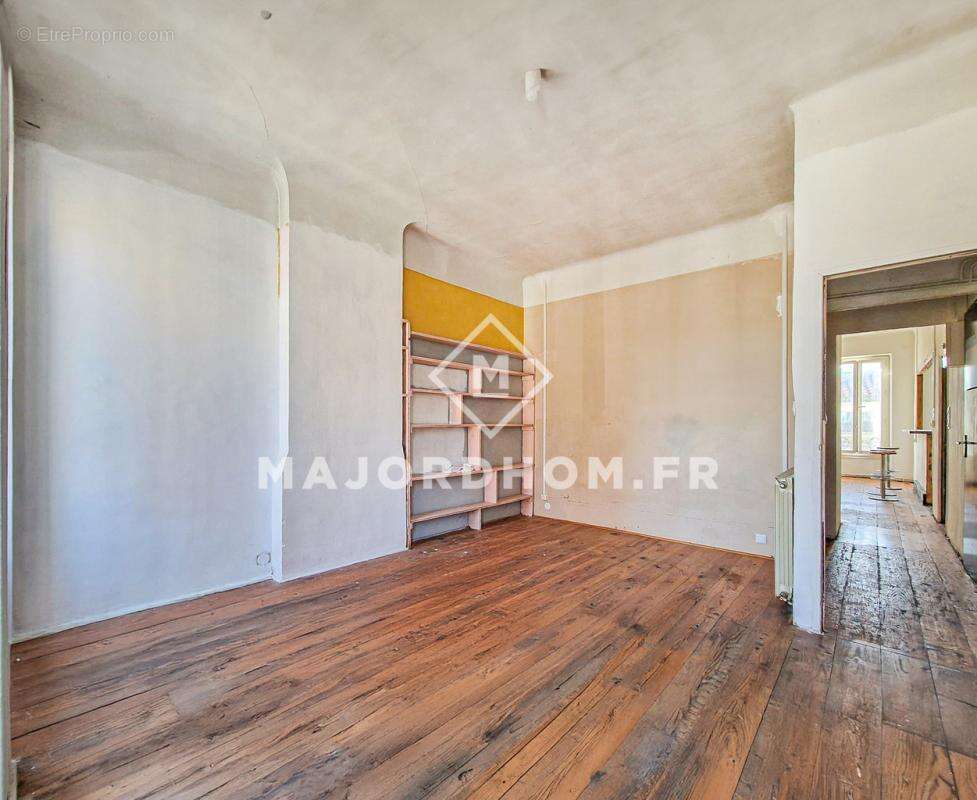 Appartement à MARSEILLE-4E
