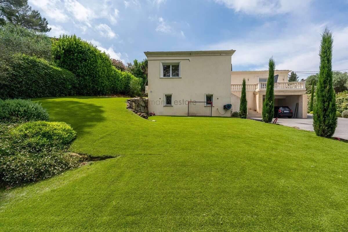 Colline de castellaras - villa provencale - jardin et piscine - photo 20
