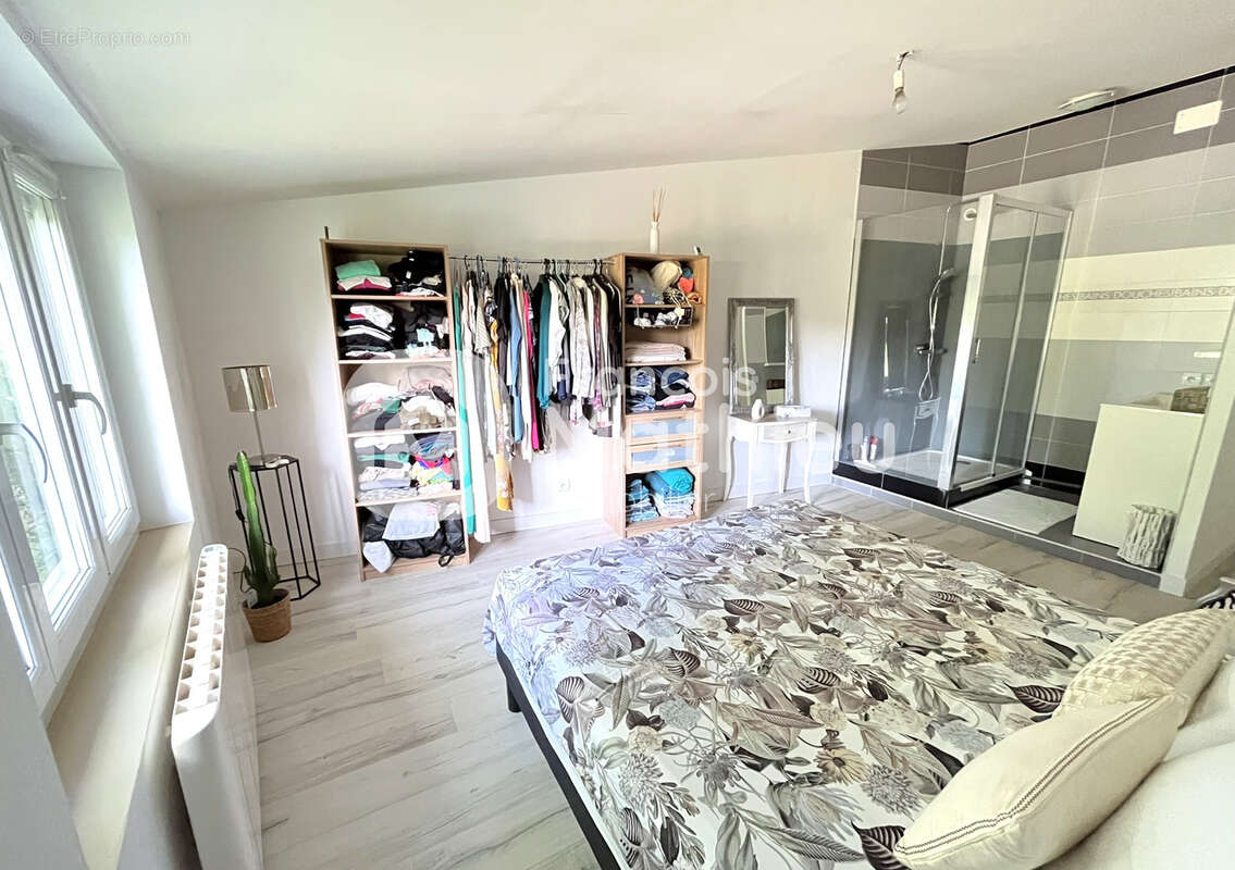 Châtillon-sur-Chalaronne - Maison dans le centre de 146 m2 avec piscine - photo 9