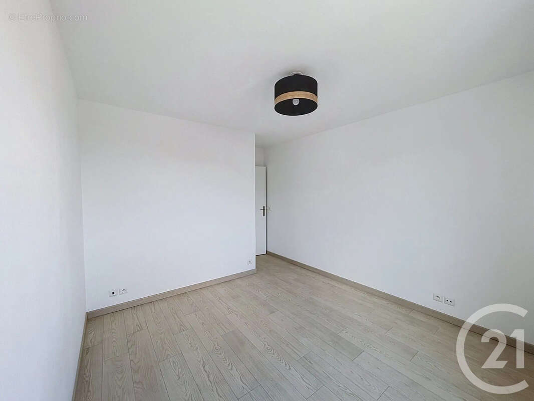 Appartement 56 m² à Savigny-Le-Temple  - photo 8