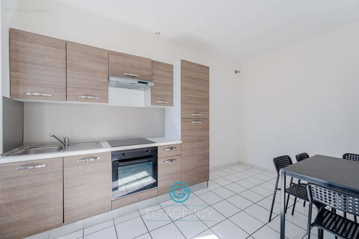 Appartement à MARSEILLE-4E