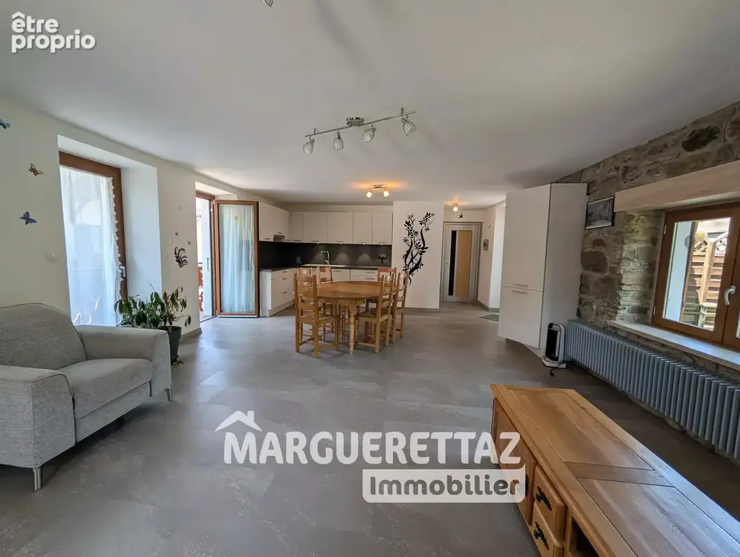 Maison de village en pierre en plein coeur de boege - photo 8