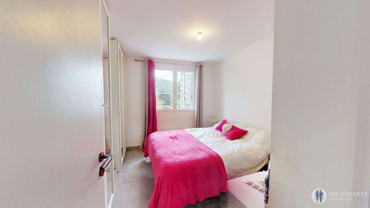 Appartement à SAINT-MARTIN-D'HERES