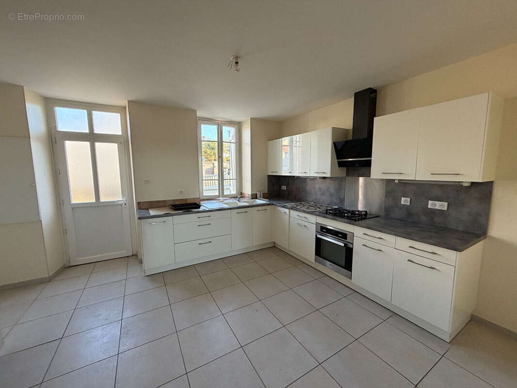 Maison à LA CHAPELLE-SAINT-URSIN