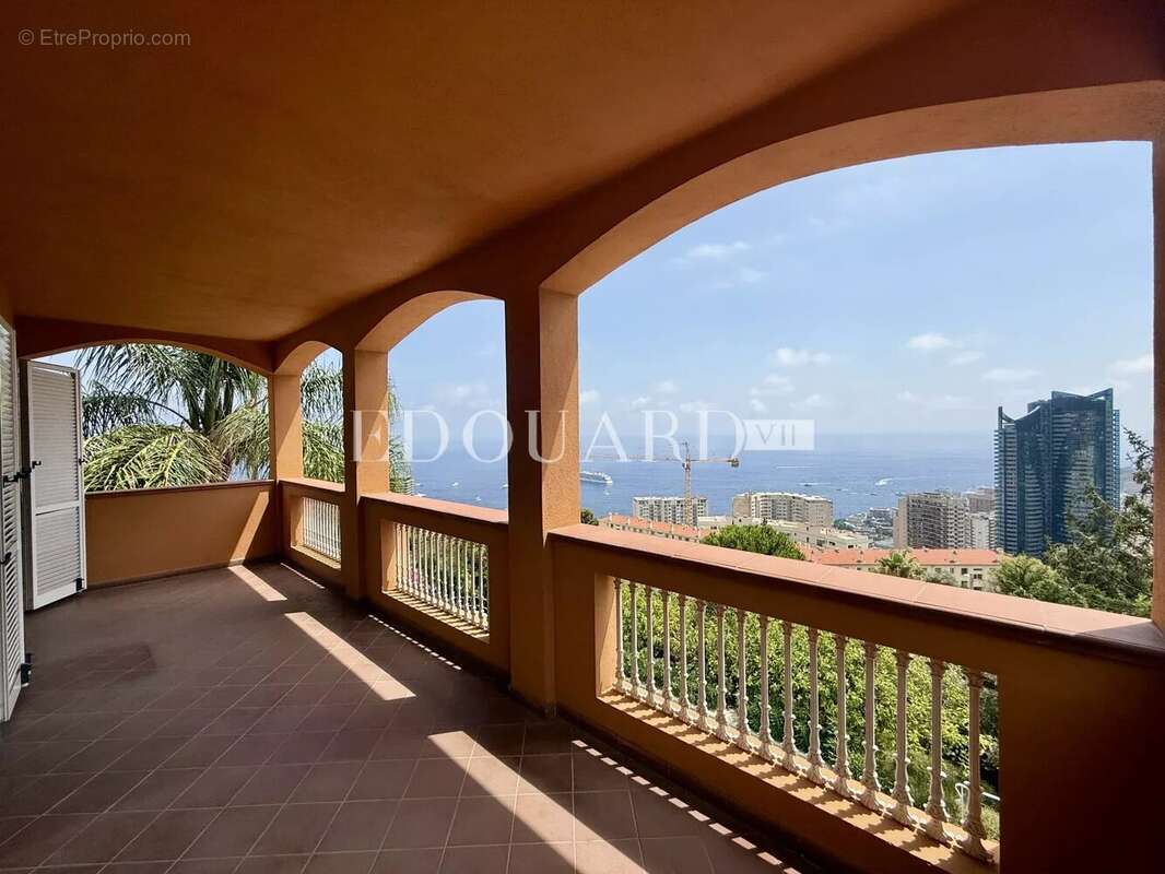 Dans un domaine privé et sécurisé, à vendre villa de prestige avec vue panoramique sur la Principauté de Monaco - photo 7