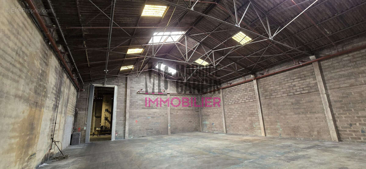 Commerce 7075 m² à Le Pontet  - photo 6