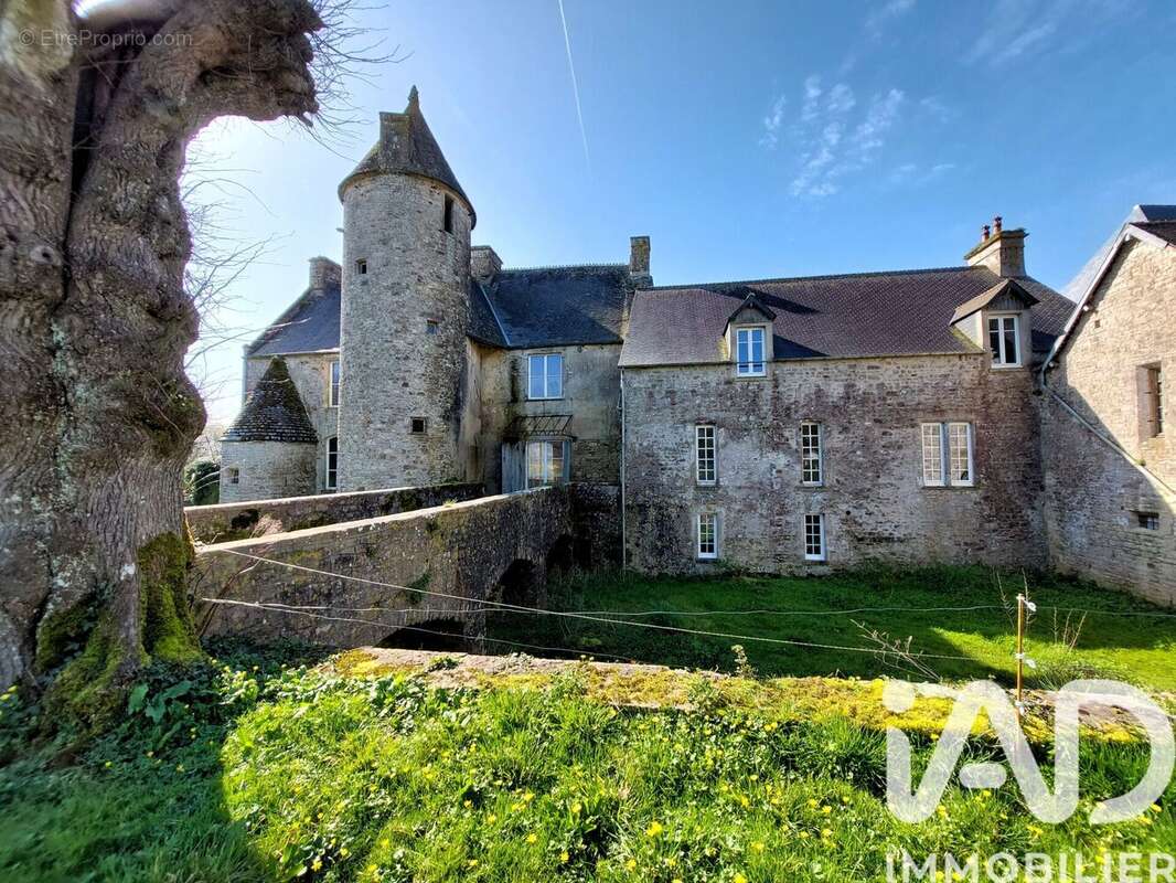 Maison 500 m² à Golleville  - photo 2