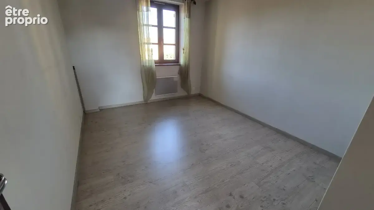 Maison d'habitation mitoyenne d'un coté, garage et jardin sur Tignieu-Jameyzieu - photo 12