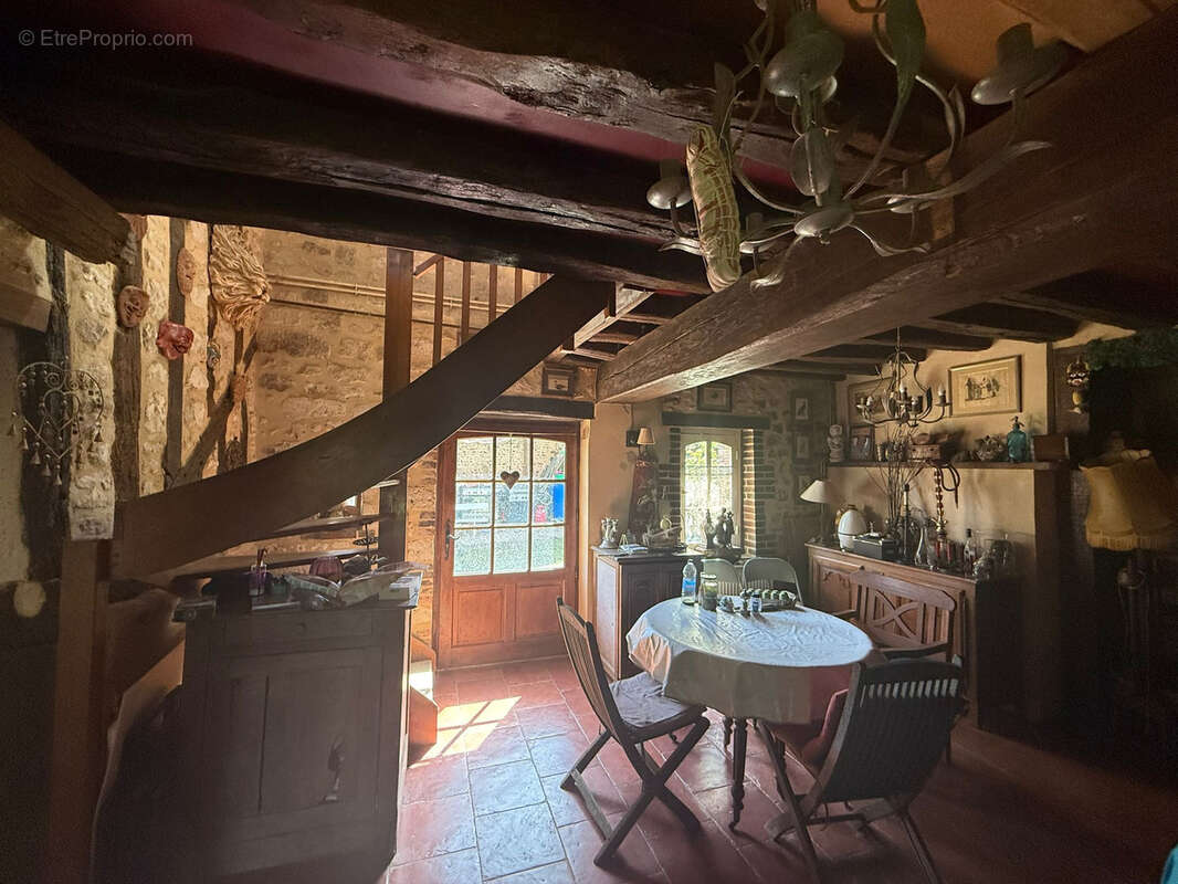 Maison à SAINT-AQUILIN-DE-CORBION