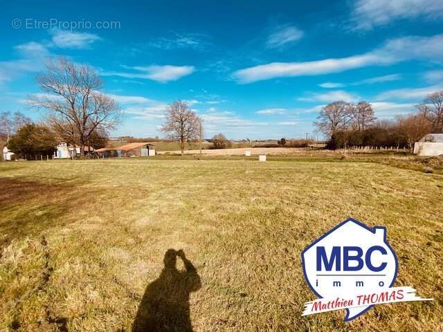 Terrain à LA BOISSIERE-DU-DORE