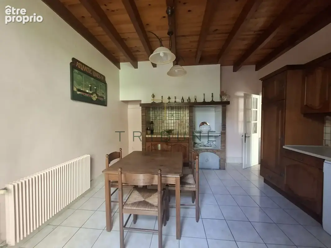 SAINTE COLOMBE EN BRUILHOIS, maison de village de 8 pièces dont 4 chambres - photo 2