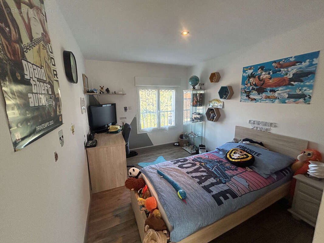 Maison à SAINT-LAURENT-DE-LA-PREE