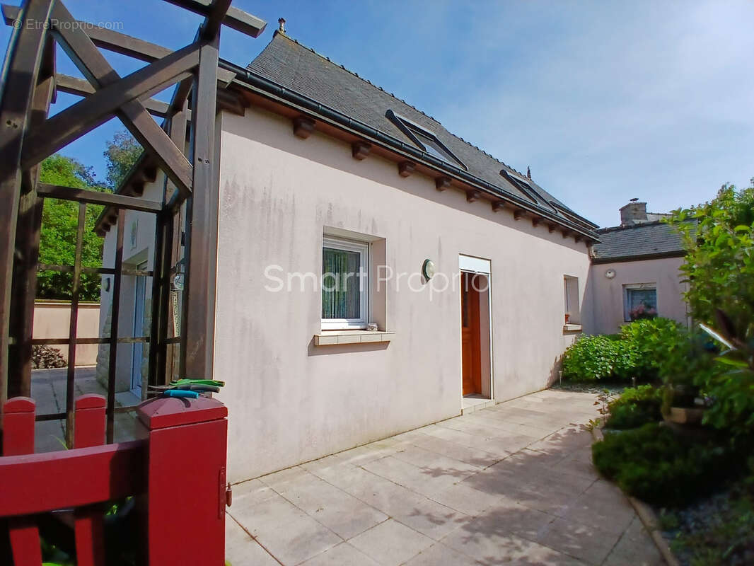 Maison à HENANBIHEN