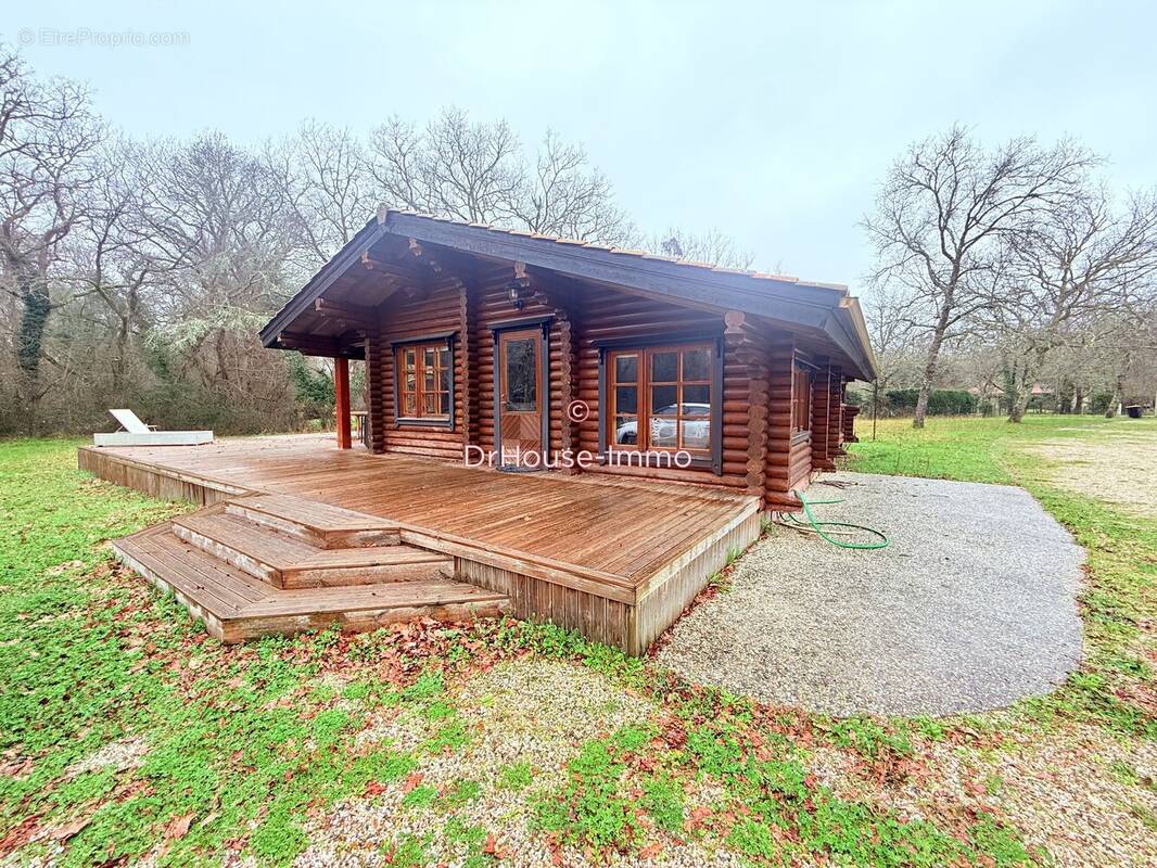 Maison à VENDAYS-MONTALIVET