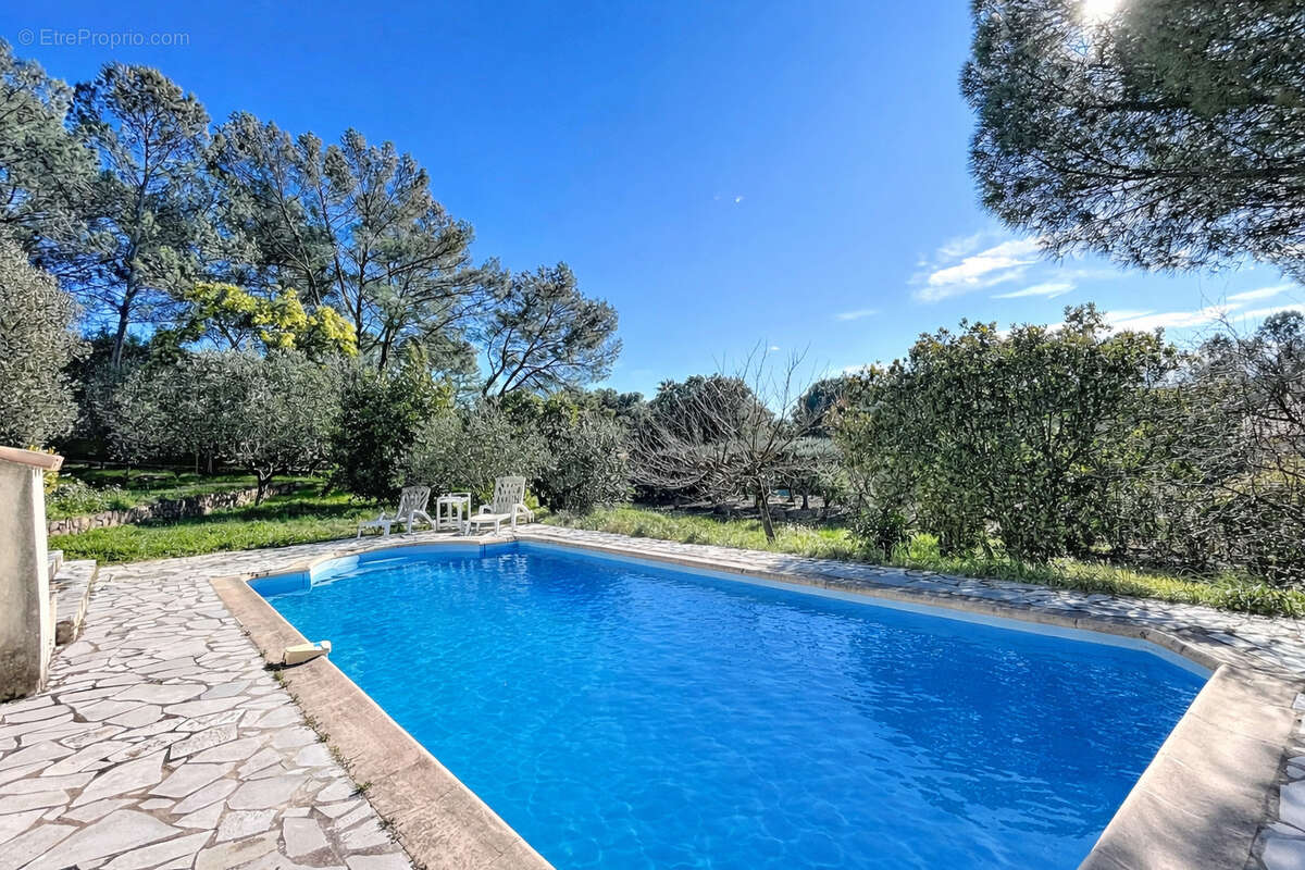 Maison à PUGET-SUR-ARGENS