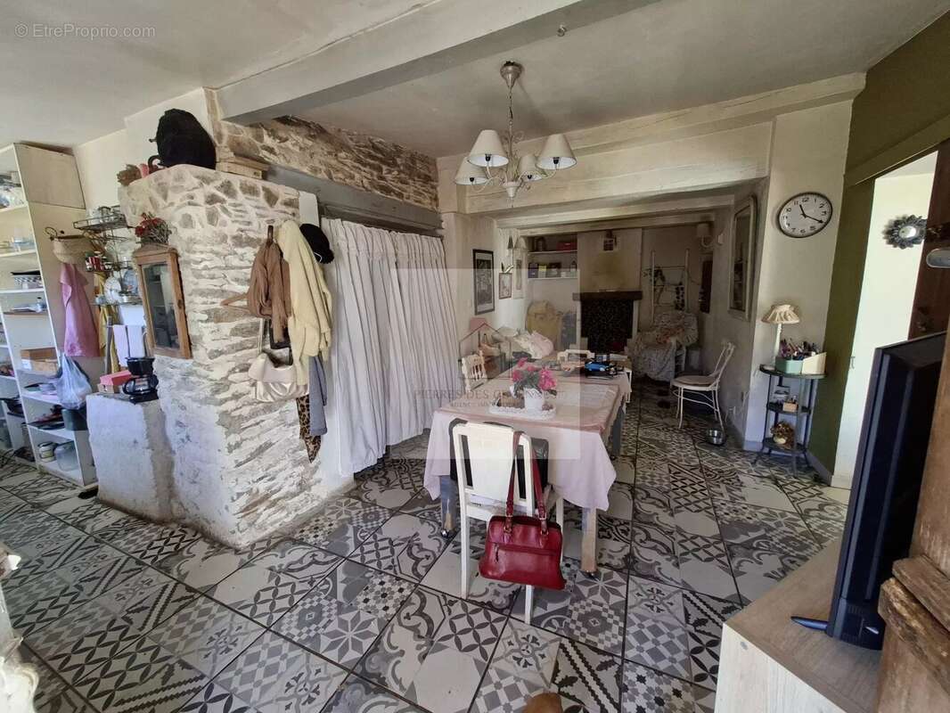 Maison à LE COLLET-DE-DEZE