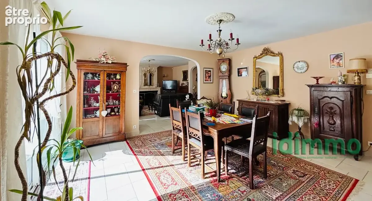 Superbe villa bourgeoise de style rethais de 180 m2 sur un terrain clos et arbore de 1122 m2. a 15 mn de la - photo 8