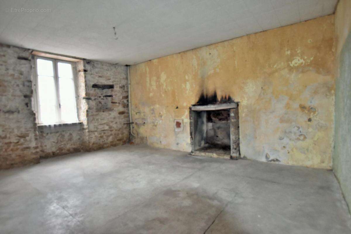 Maison à PLONEVEZ-PORZAY