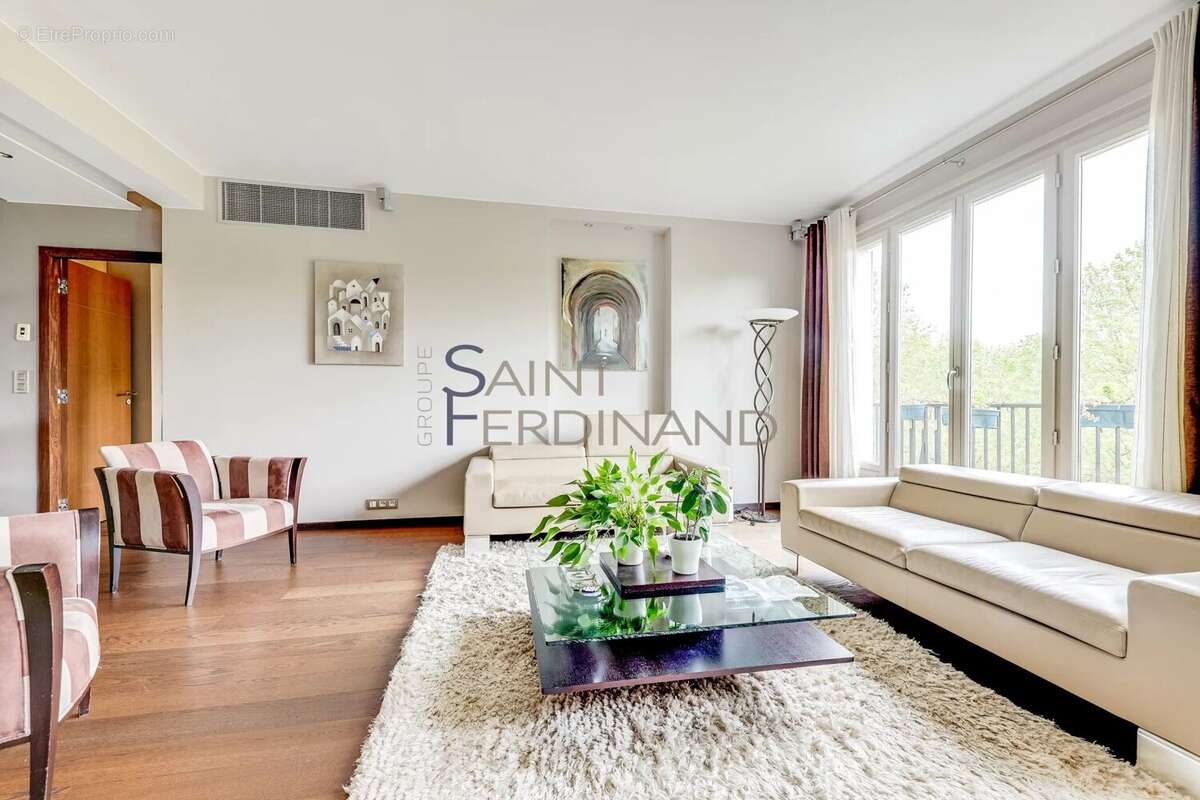 Appartement à NEUILLY-SUR-SEINE