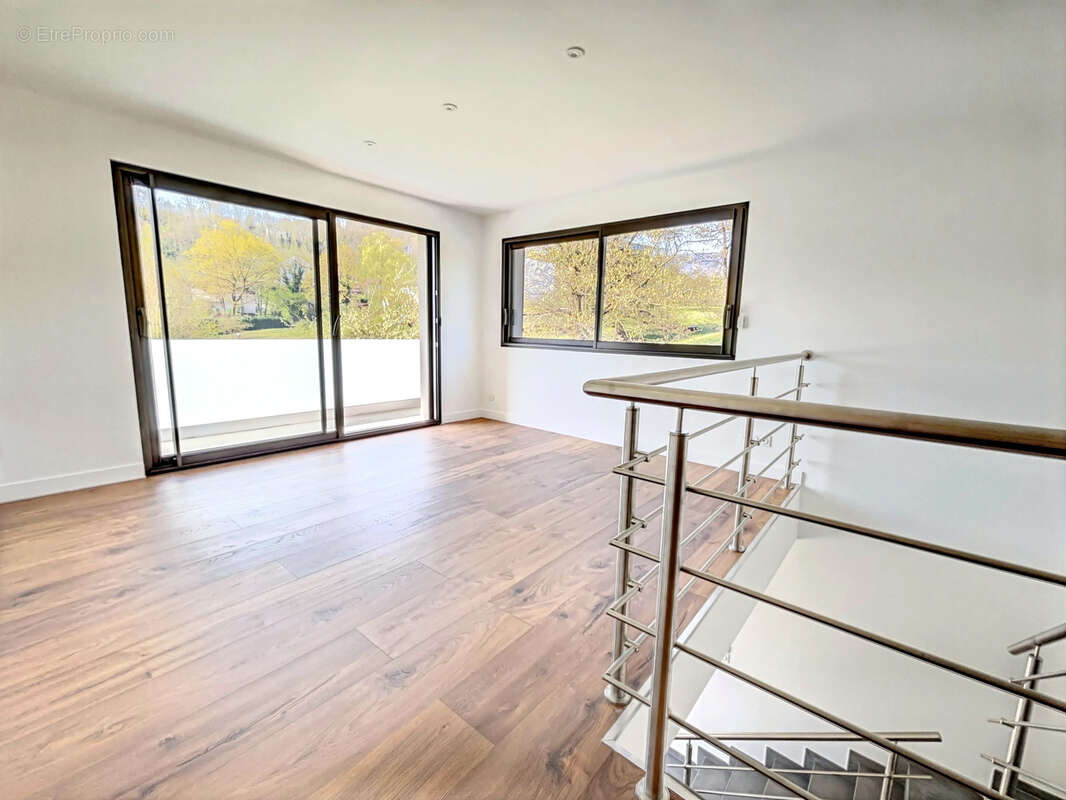 Maison à VIVIERS-DU-LAC