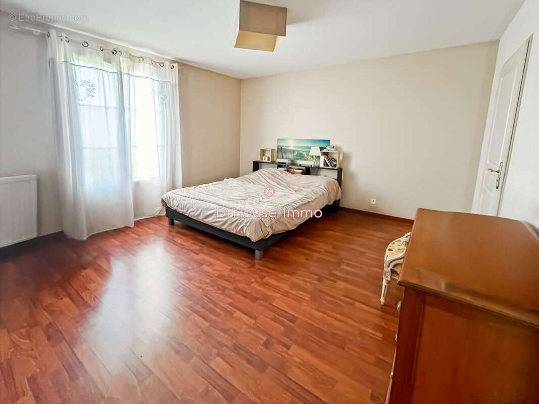 Maison à BUSSY-SAINT-GEORGES