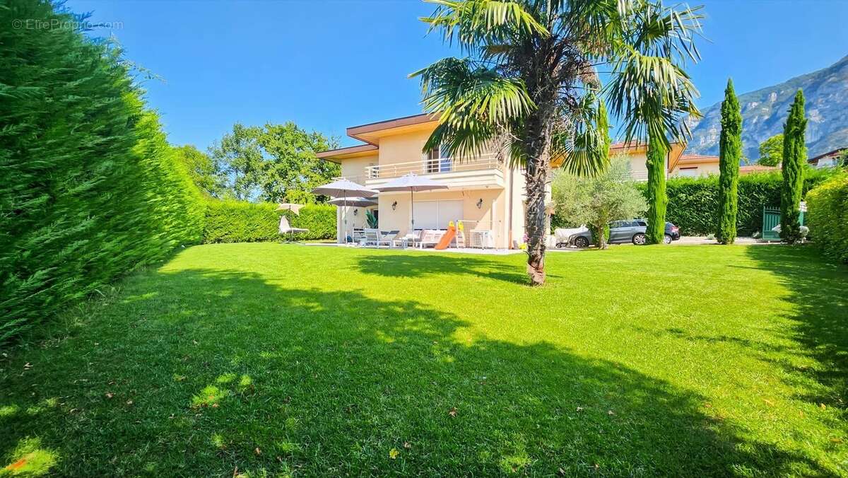 Maison à COLLONGES-SOUS-SALEVE