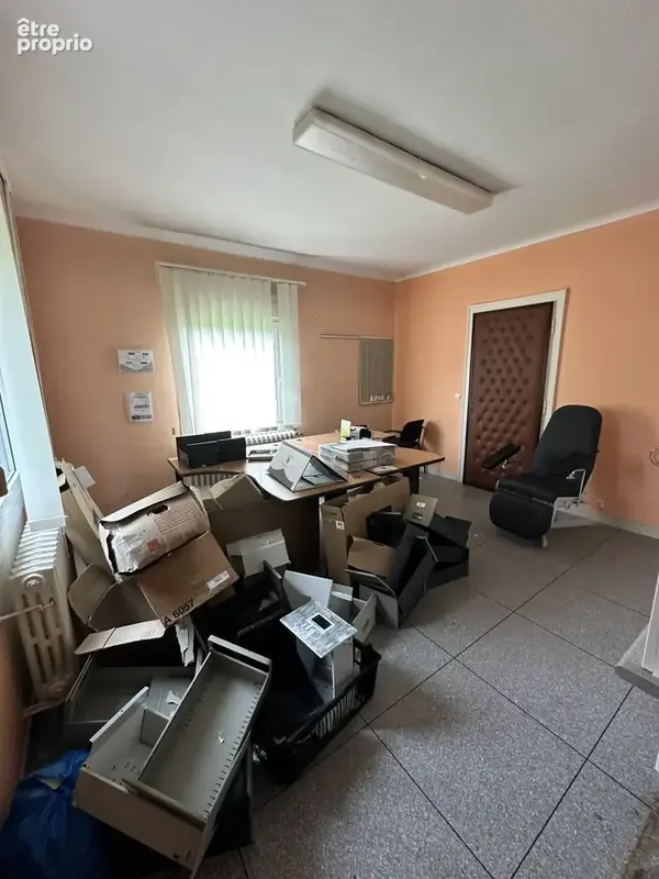 Ancienne maison medicale de 75.50m2 sur 3.54 ares - photo 9